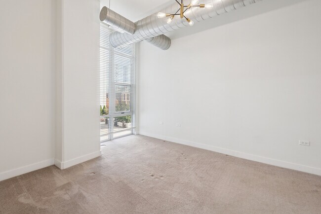 Building Photo - 901 W Madison St