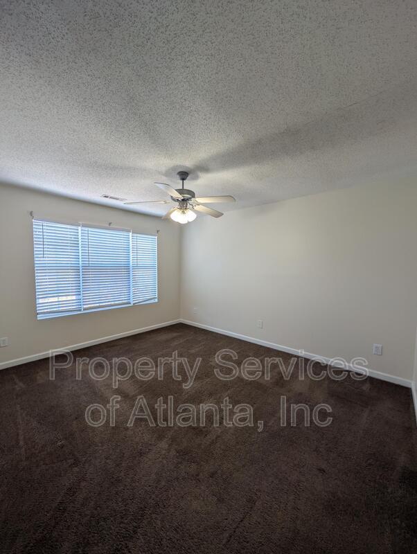 Building Photo - 5060 Lincoln Dr