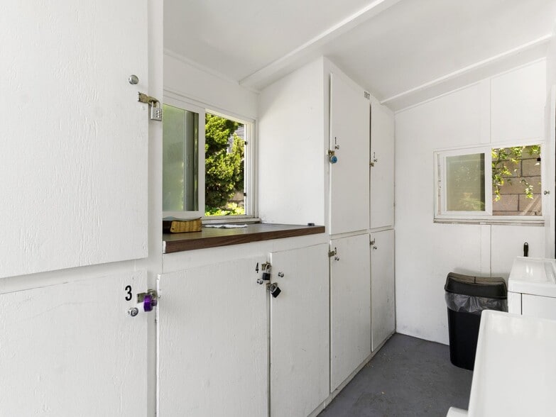 Building Photo - 1911 Church St