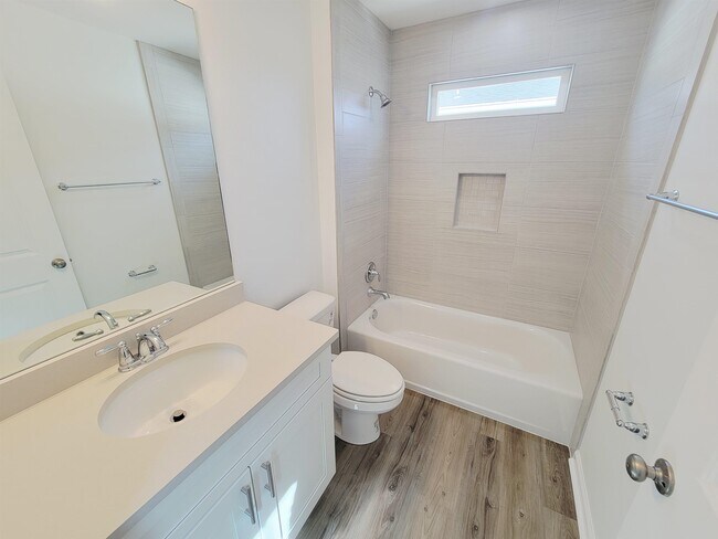 Building Photo - 1367 Landon Hills Dr