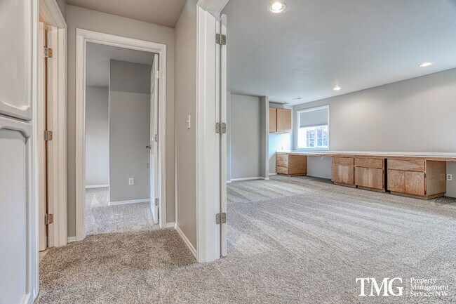 Building Photo - **MI Special: Feb Rent Free!!** 4 Bed 2.5 Bath Home Near Parks, Shopping, and Dining. Main Level ...