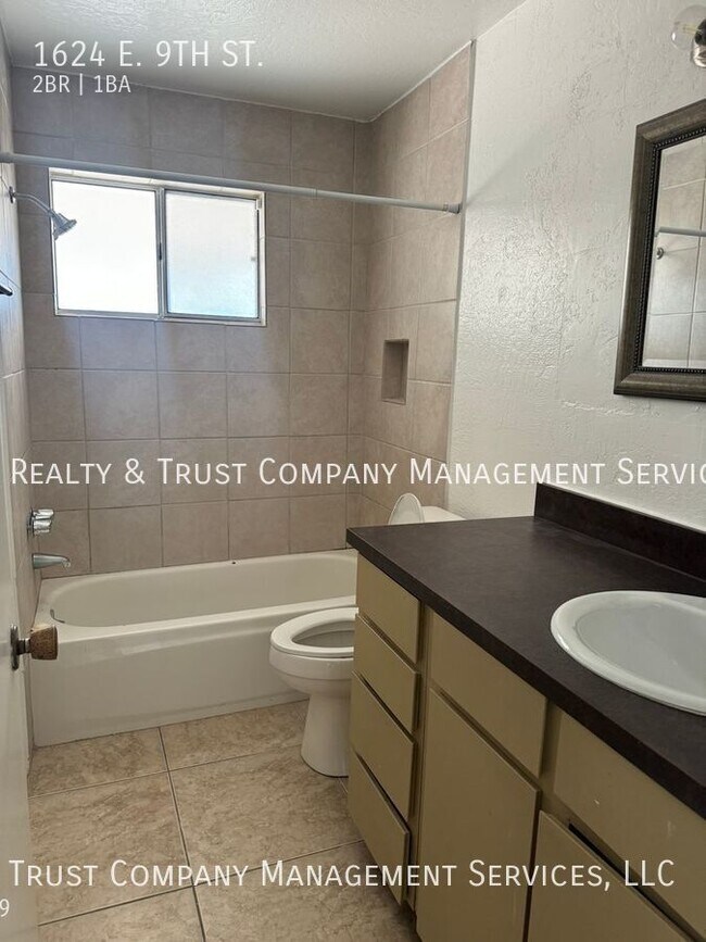 Building Photo - 1624 E 9th St