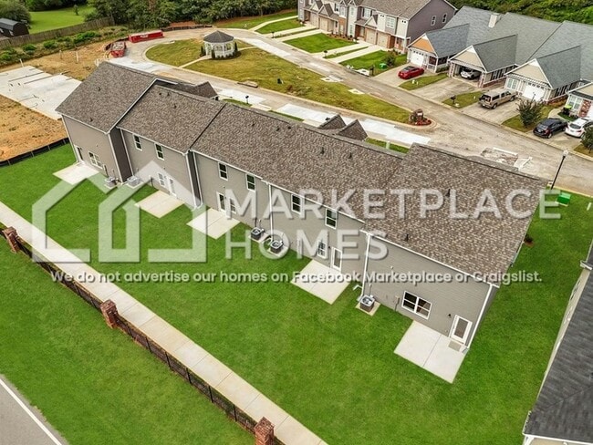 Building Photo - 1914 Schoolhouse Ln