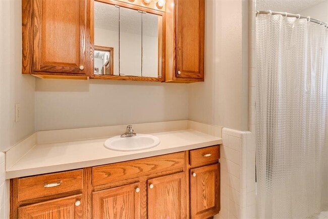 Building Photo - 1204 N Crawford Ave