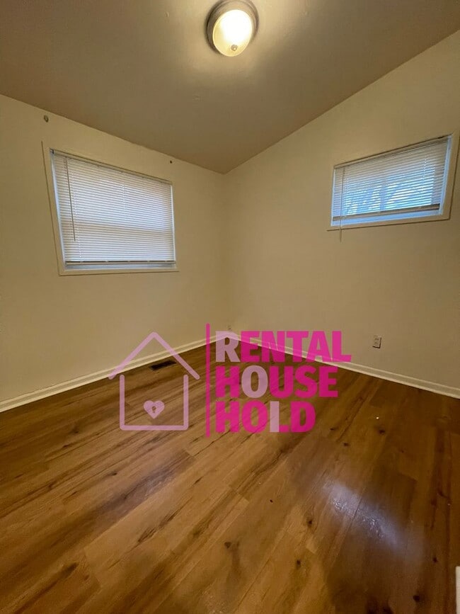 Building Photo - Beautiful 3 Bedroom Ranch~ Dearborn Heights