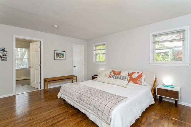 Building Photo - 160 Magnolia Ave