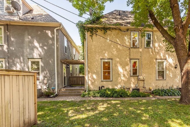 Building Photo - 238 Dale St N