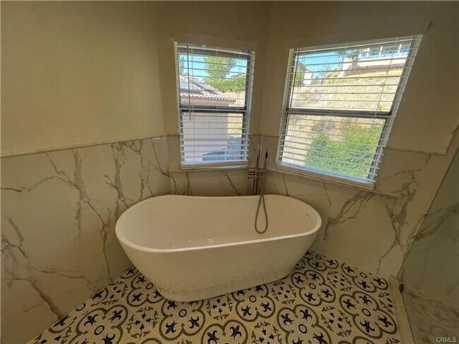Building Photo - Welcome to this beautifully remodeled home