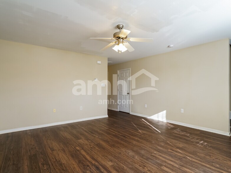 Building Photo - 67 Wolf Creek Ln