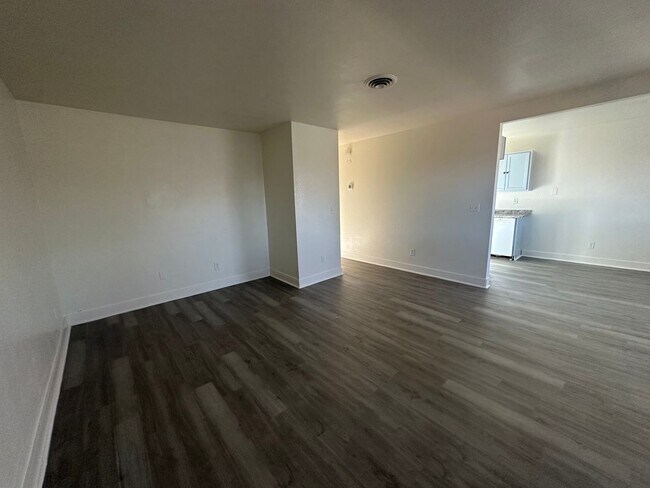 Building Photo - 1948 Country Club Ct