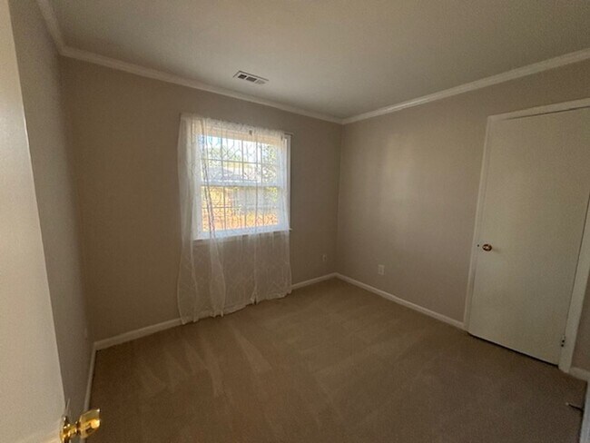Building Photo - Windsor Oaks West