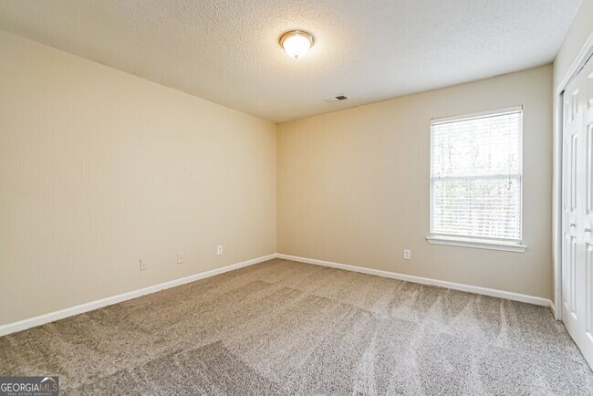 Building Photo - 415 Pinevale Ct