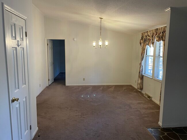 Building Photo - 2039 Vista Rd