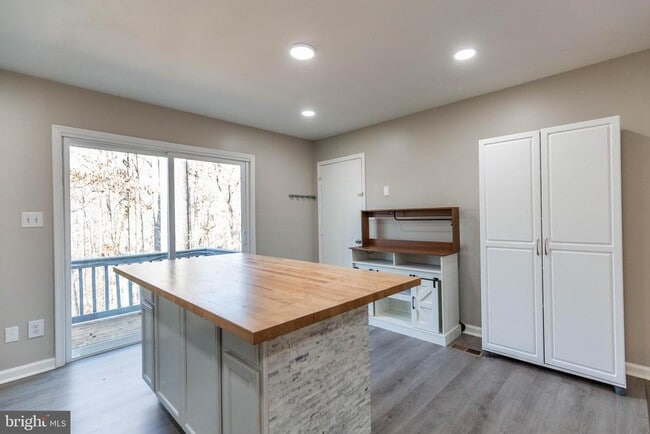 Building Photo - 462 Wild Rose Ln