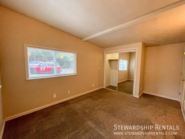 Building Photo - 2024 Emerald St