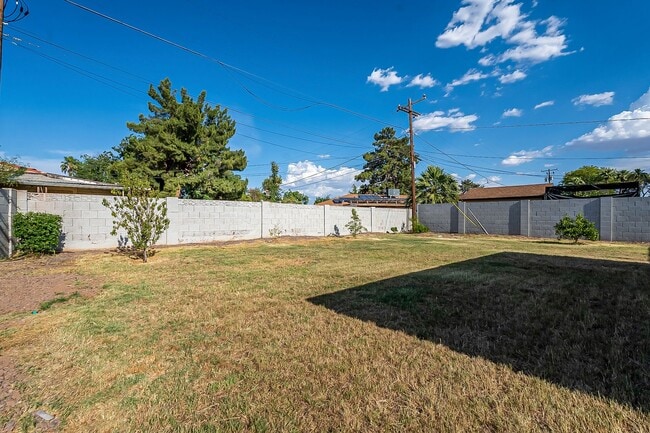 Building Photo - Updated home in Chandler!