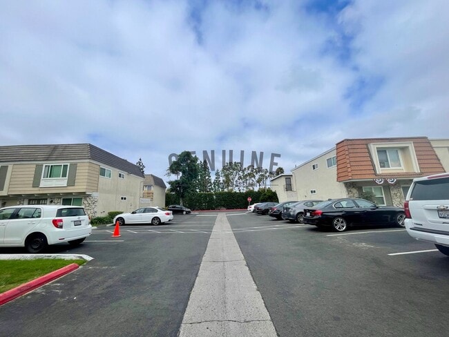 Building Photo - 10062 Los Coyotes Ct