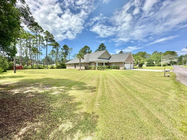 Building Photo - 206 E Pinehurst Dr
