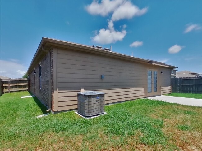 Building Photo - 928 American Monarch Dr