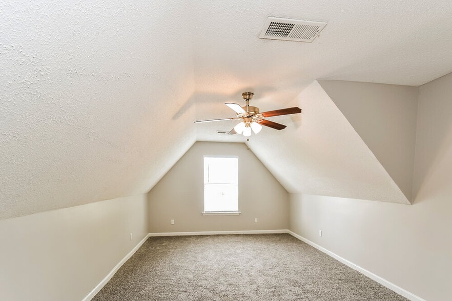 Building Photo - 6356 White Hawk Ln