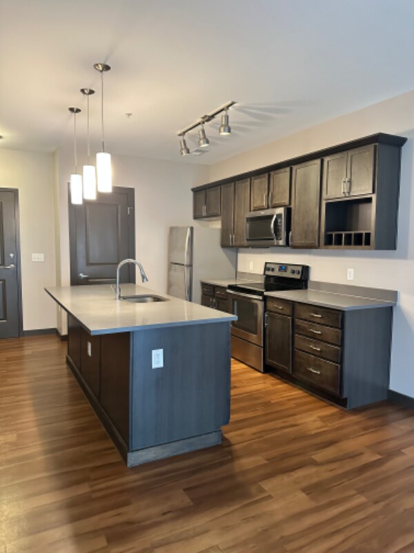 Building Photo - 6580 Longshore St