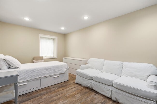 Building Photo - 47 Hillcrest Ave