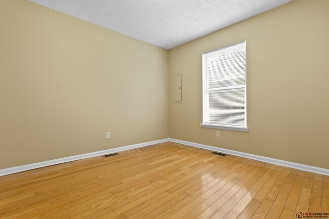 Building Photo - 531 Bell Pl Dr