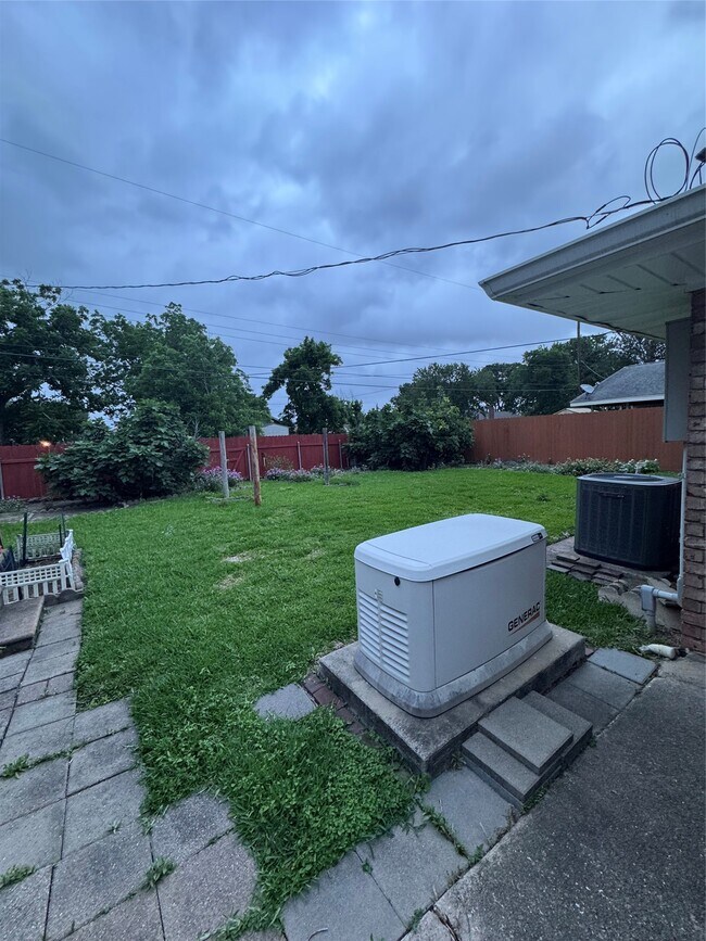 Building Photo - 2611 Prairie Ave