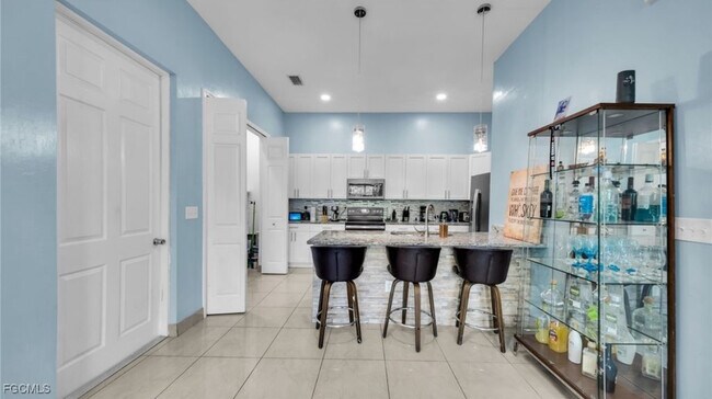 Building Photo - 320 Homer Ave S