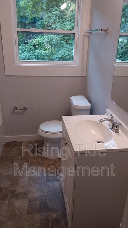 Building Photo - 1909 16th Ave N