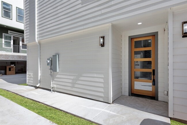 Building Photo - 1805 Emir St