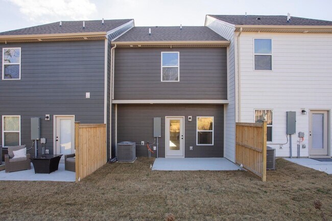 Building Photo - 521 Tappan Private Ln