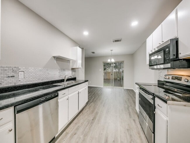 Building Photo - 6722 Badger Pass Dr