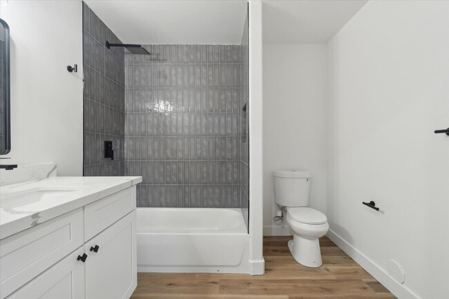 Building Photo - 8525 E Clarendon Ave