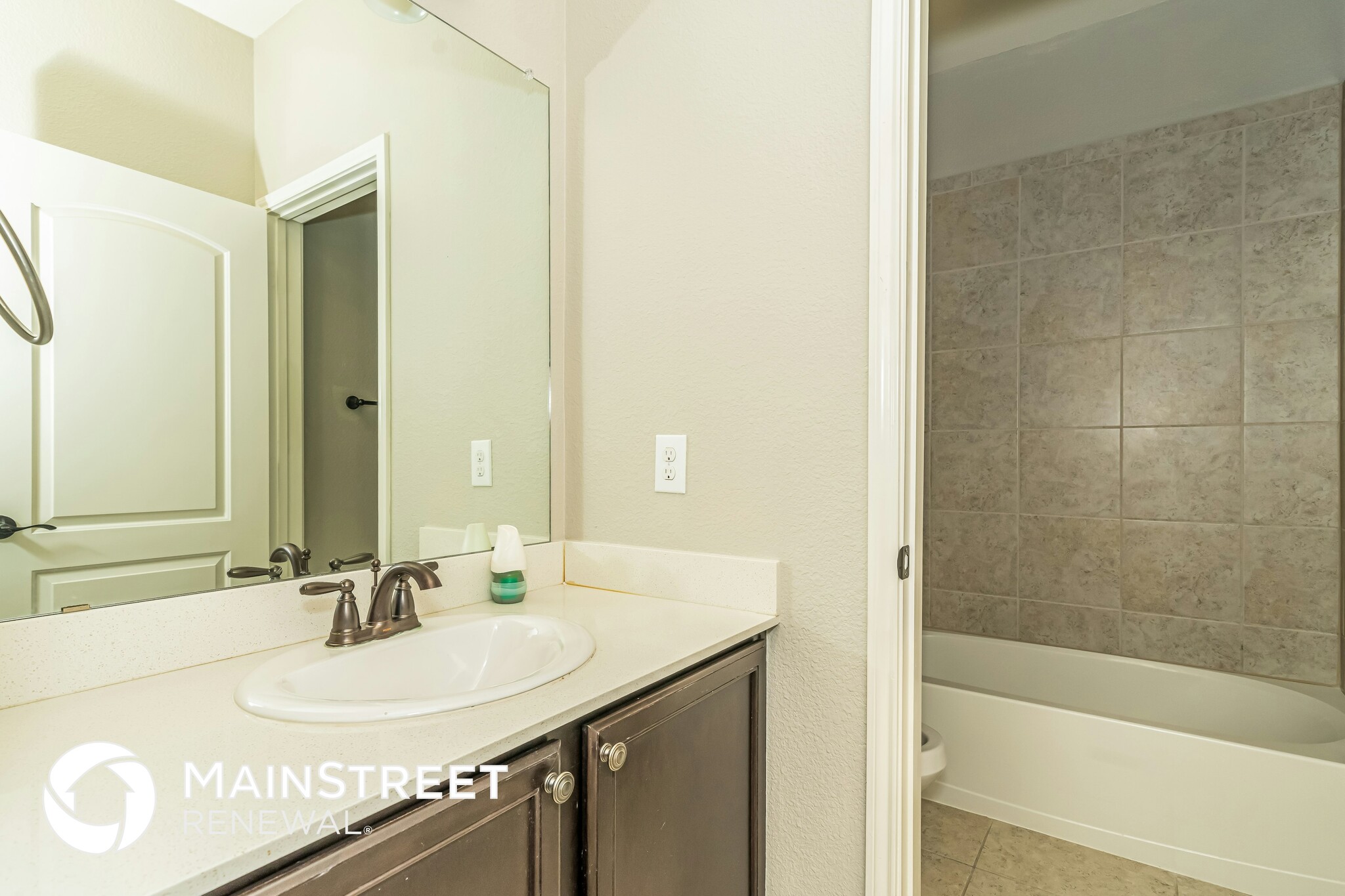 Building Photo - 527 Shady Meadow Ln