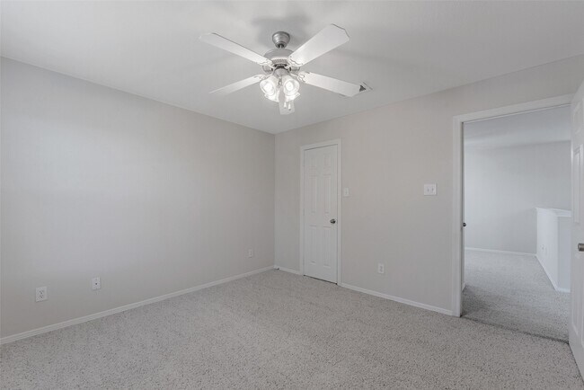 Building Photo - 131 Sunset Falls Dr