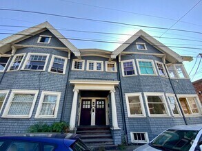 Building Photo - Unique Vintage 1 Bedroom 1 Bath Apartment ...