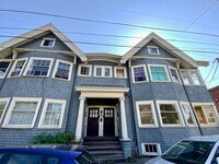 Building Photo - Unique Vintage 1 Bedroom 1 Bath Apartment ...
