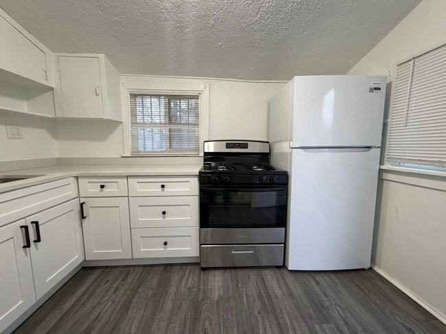 Building Photo - One Bedroom Home