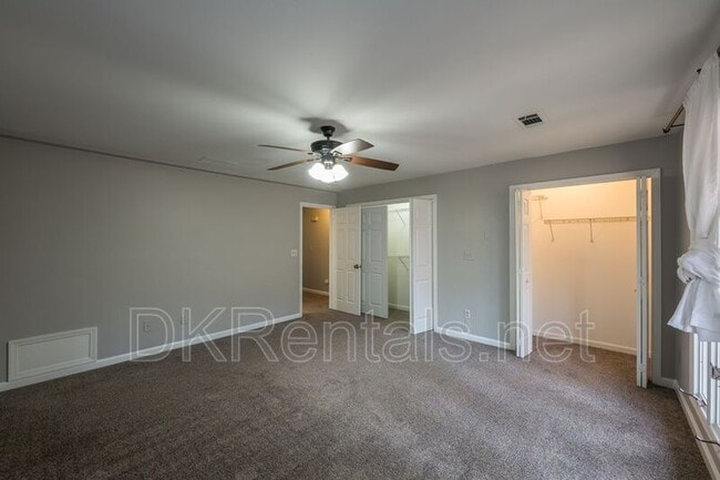 Building Photo - 876 Argonne Ave NE