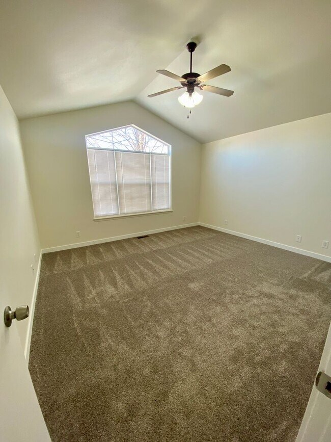 Building Photo - Beautiful home in highly sought after CDA ...