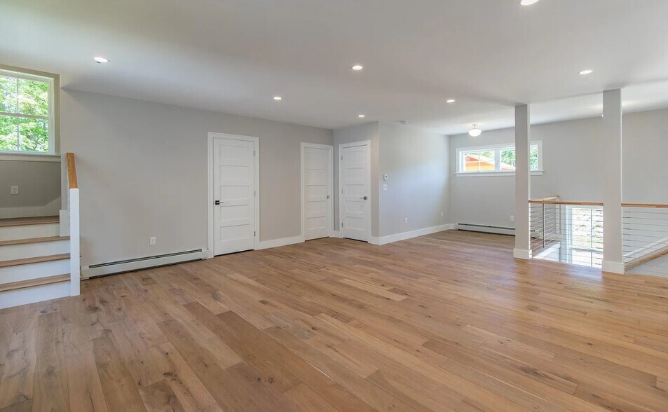 Building Photo - 284 Bradley St