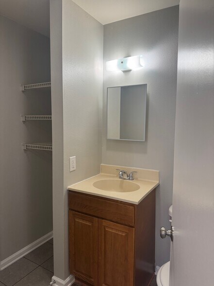 Building Photo - 2725 Huey P Long Ave