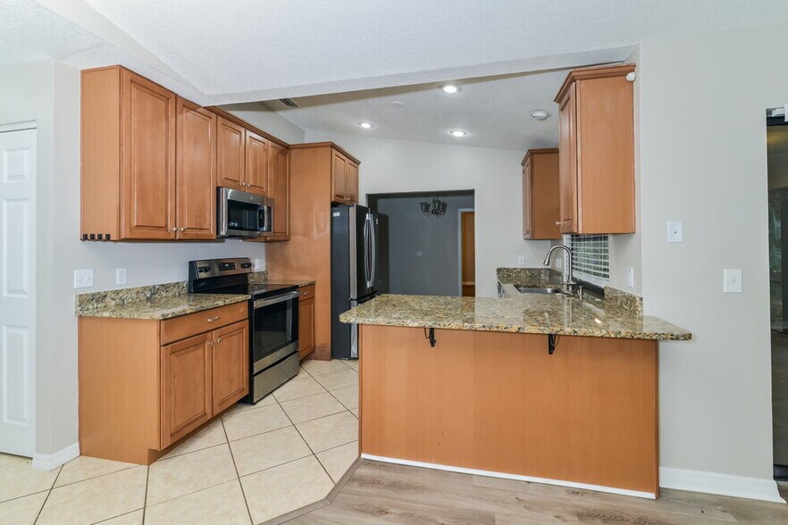 Building Photo - 336 Shorewood Dr