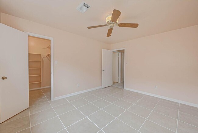 Building Photo - 12815 Ashford Chase Dr