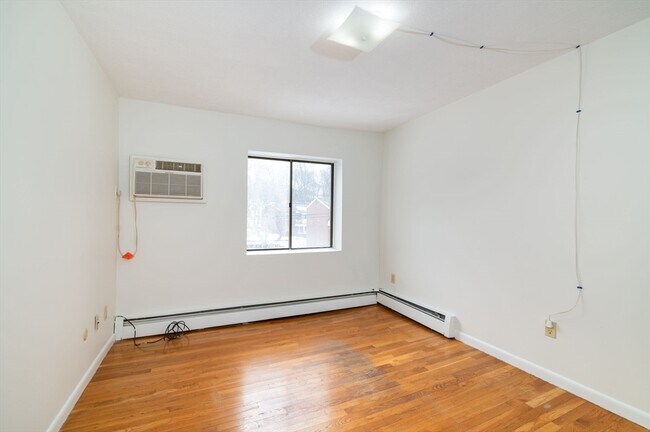 Building Photo - 72 Martensen St