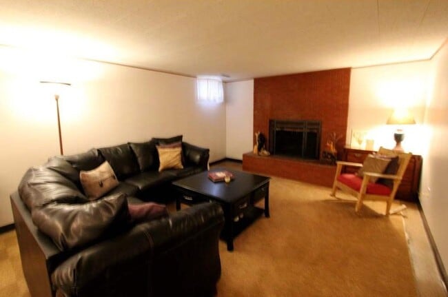 Building Photo - 2646 Yellowstone Ave