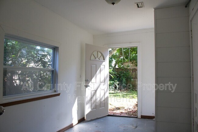 Building Photo - 5948 Mckee Lake Dr N