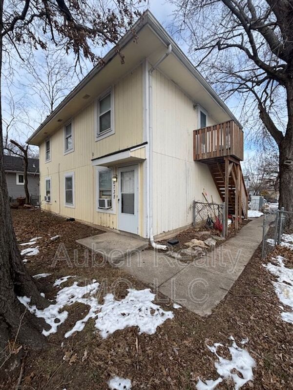 Building Photo - 8738 Thompson Ave