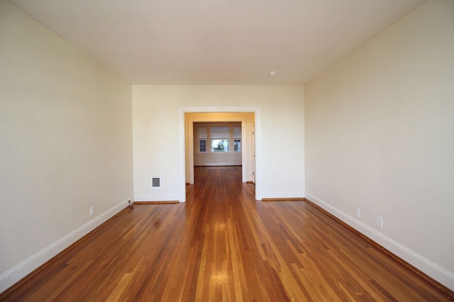 Building Photo - 1928 SW Laurel St